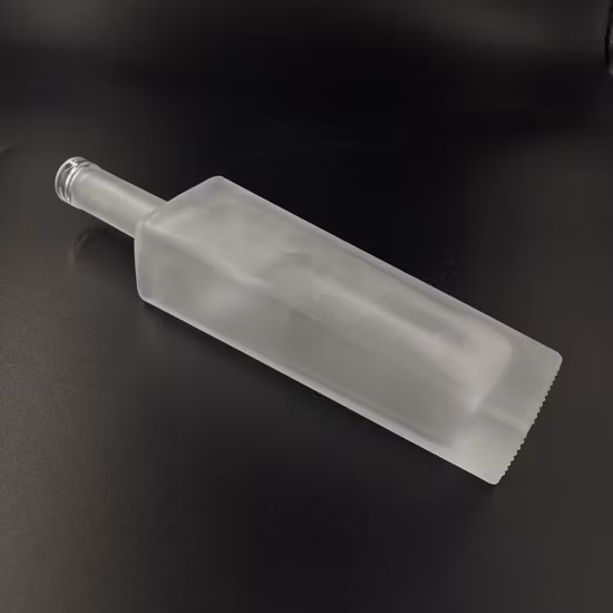 서리로 덥은 보드카 병 투명 500ml 700ml 1000ml 서리로 덥은 로고가 있는 보드카/테퀼리아/진/럼/와인/주류/정신용 젖빛 유리병