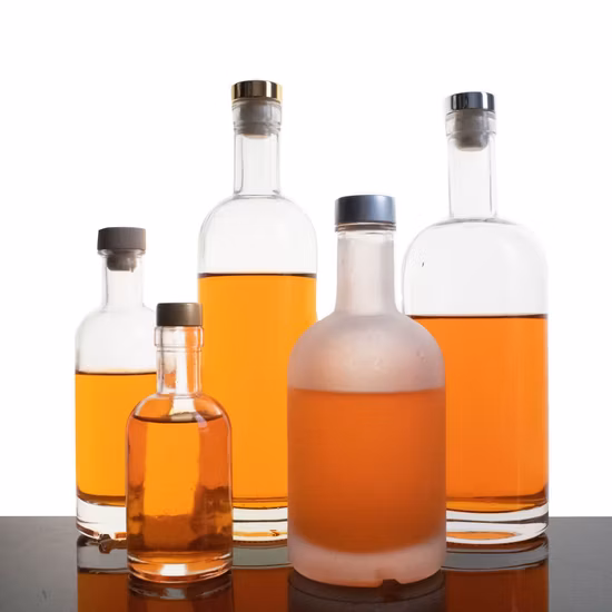 도매 700ml 750ml 500ml 명확한 둥근 빈 럼 위스키 정신 진 보드카 유리 주류 병 코르크 모자